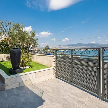 Arbanessa With Heated Pool Vakantiehuis *