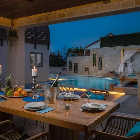 Arbanessa With Heated Pool Τρογκίρ