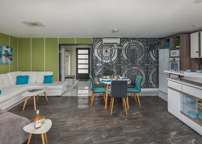 Arbanessa With Heated Pool Vakantiehuis Trogir