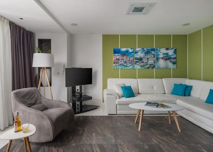 Arbanessa With Heated Pool تروغير