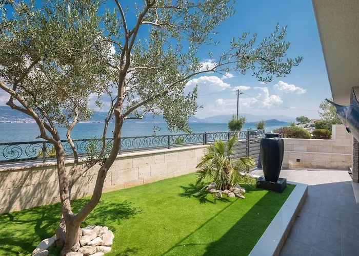 Vakantiehuis Arbanessa With Heated Pool Trogir