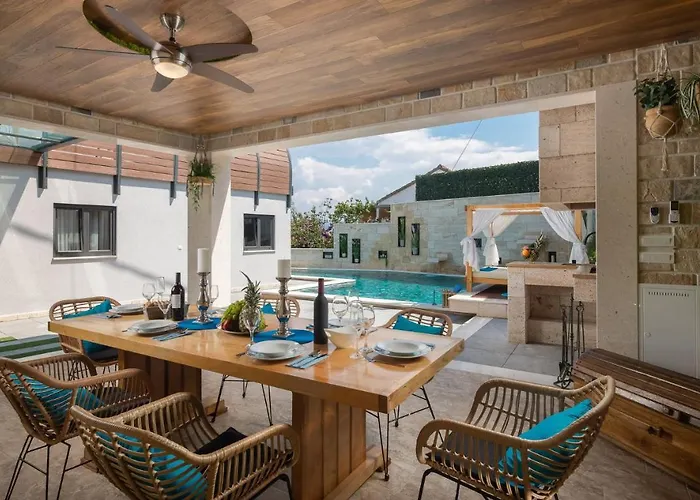 Arbanessa With Heated Pool *