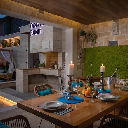 Arbanessa With Heated Pool