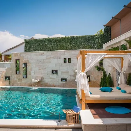 Nyaraló Arbanessa With Heated Pool Trogir