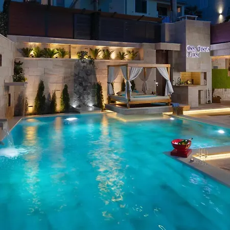 Arbanessa With Heated Pool Ferienhaus *