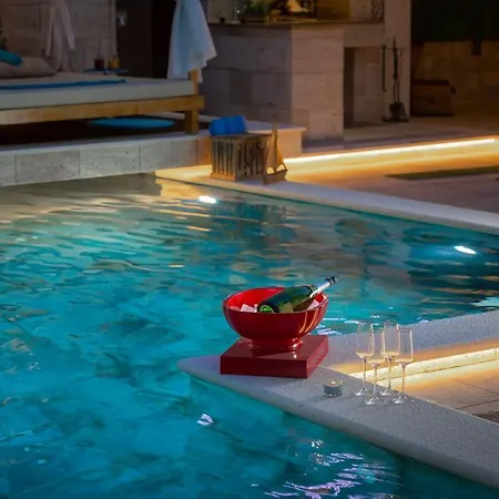 Arbanessa With Heated Pool * Traù