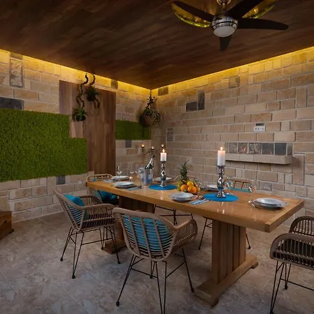 Arbanessa With Heated Pool *