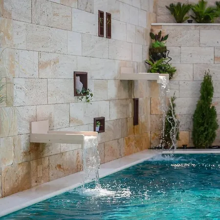 Arbanessa With Heated Pool Nyaraló