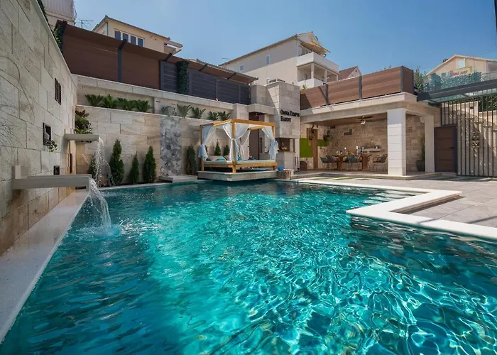 Arbanessa With Heated Pool Трогір