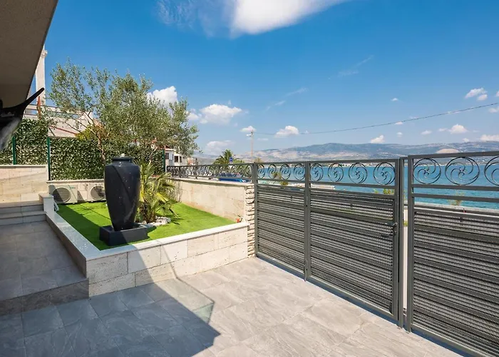 Arbanessa With Heated Pool Ferienhaus *