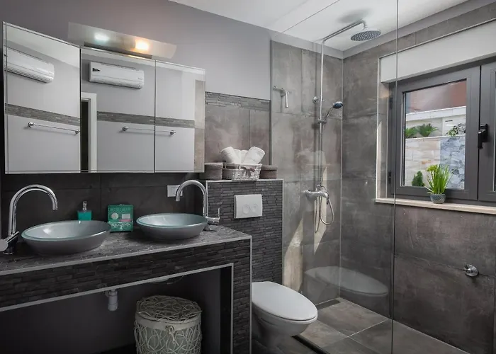 Arbanessa With Heated Pool Τρογκίρ