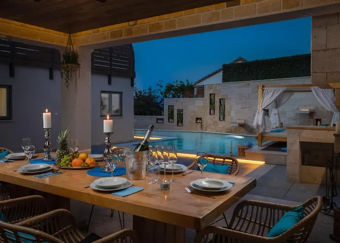 Arbanessa With Heated Pool Трогір